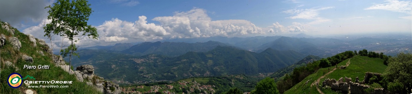 68 Panoramica verso la Valle Imagna  e le Orobie.jpg